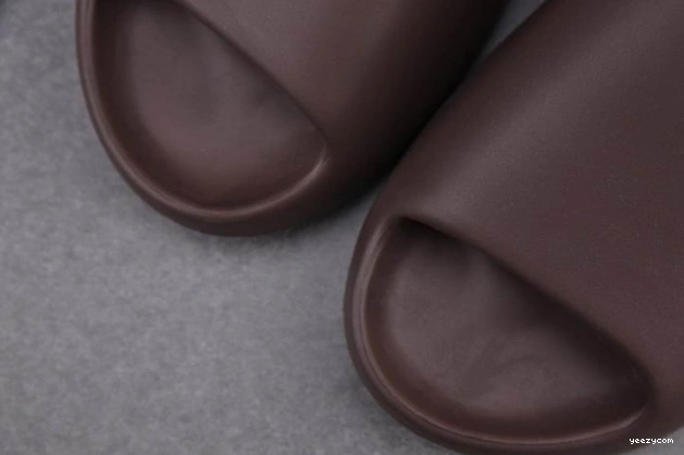 Yeezy Slide Soot Adidas G55495 0930